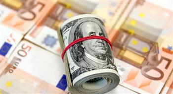 ارتفاع اليورو والجنيه الإسترليني بعد تراجع طفيف للدولار