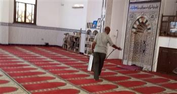 رش المساجد بمدينة الغردقة استعدادا لـ«عيد الأضحى»