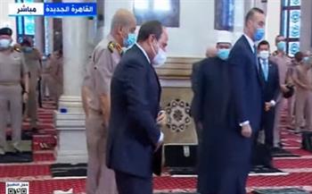 الرئيس السيسي يغادر مسجد المشير طنطاوي بعد أداء صلاة عيد الأضحى