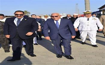 في أول أيام العيد.. محافظ بورسعيد يزور الإدارة العامة لتأمين محور قناة السويس 