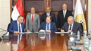 وزيرا التنمية المحلية والإنتاج الحربي ومحافظ القاهرة يشهدون توقيع اتفاق لشراء 70 أتوبيسا كهربائيا 