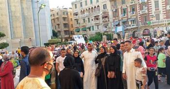 أهالي الإسكندرية وضيوفها يحتفلون بأول أيام عيد الأضحي المبارك