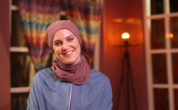 فنانة إنجليزية تعتنق الإسلام .. وهذا أول رد فعل منها  (فيديو وصور)