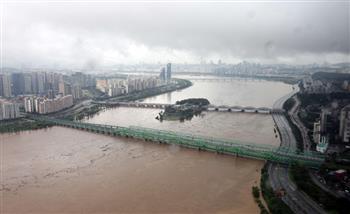 رئيس كوريا الجنوبية يعتذر عن سقوط ضحايا جراء الأمطار الغزيرة