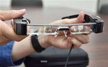 نظارات يابانية ذكيّة تساعد الصم على الاستمتاع بالسينما