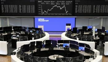 تراجع الأسهم الأوروبية في منتصف التعاملات