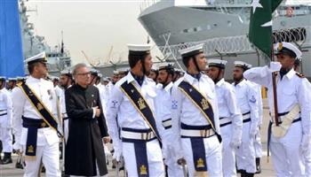 البحرية الباكستانية تعلن إنقاذ 9 من أفراد طاقم سفينة هندية بعد غرقها الثلاثاء الماضي