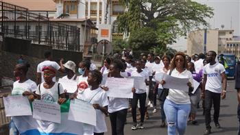 سيراليون: الشرطة تعلن اعتقال 130 شخصاً خلال احتجاجات مناهضة للحكومة