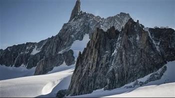 صحيفة: سلسلة من الممرات الجبلية السويسرية تفقد الغطاء الجليدي "في غضون أسابيع" لأول مرة منذ قرون