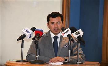 وزير الرياضة ومحافظ جنوب سيناء يطلقان البطولة العربية للهجن (صور)