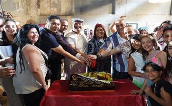 فريق «سنة أولى خطف» يحتفل بتصوير الفيلم بشبرامنت