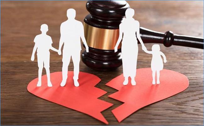 ناشطات قضايا المرأة يؤكدن: أطفال الطلاق لهم حق في والديهما
