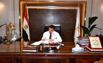 وزير الرياضة يباشر مهام عمله من مقر العاصمة الإدارية (صور)