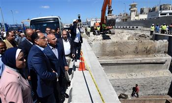 رئيس الوزراء يتفقد عددا من المشروعات الجاري تنفيذها بميناء الإسكندرية