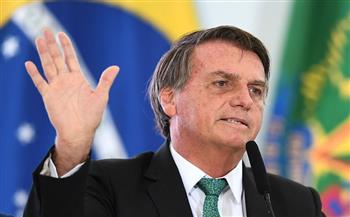 الرئيس البرازيلي يفقد أعصابه ويشتبك بيده مع مواطن يصوره بالهاتف