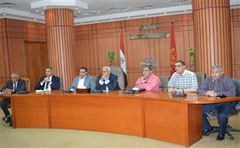 محافظ بورسعيد يستعرض المشروعات المقترحة ضمن مبادرة «الخضراء والذكية»