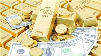 الدولار القوي يهبط بالذهب لأدنى مستوى في شهر