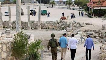 عشرات المستوطنين يقتحمون المنطقة الأثرية في سبسطية