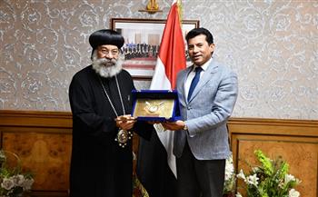 وزير الشباب يلتقي أسقف عام كنائس وسط القاهرة