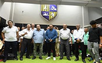 رئيس المقاولون العرب يهنئ اللاعبين بالفوز على فاركو ويطالبهم بمواصلة الانتصارات (صور)
