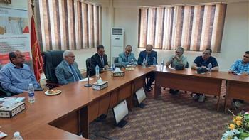 محافظ بورسعيد يستقبل وفد المجلس التصديري للملابس الجاهزة . 