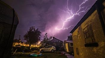 الأرصاد البريطانية تحذر من عاصفة رعدية تسبب فيضانات وتوقف مصادر الطاقة غدا