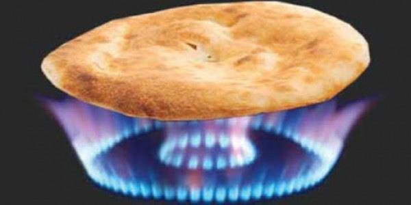 خبير تغذية يحذر من أعادة تسخين الخبز بهذه الطريقة!