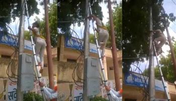 بسبب غرامة عدم ارتداء الخوذة.. هندي يعاقب الشرطة بقطع الكهرباء (فيديو)