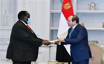 بسام راضي: الرئيس يتلقى رسالة خطية من نظيره بجنوب السودان