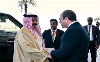 بسام راضي: الرئيس السيسي يودع ملك البحرين في مطار العلمين