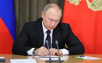 بوتين يوقع مرسوما يخص مواطني دونيتسك ولوجانسك وأوكرانيا
