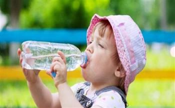 ​تنظم حرارة الجسم.. 4 فوائد لتناول المياه للأطفال