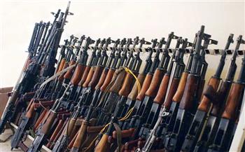 ضبط 80 سلاحا ناريا بحوزة عنصرين إجراميين في أسيوط