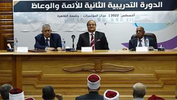 محاضرة بجامعة القاهرة لآئمة الأوقاف حول "آليات تجديد الخطاب الديني ودور الآداء اللغوي"