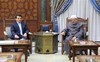 الإمام الأكبر يناقش مع مدير عام الإيسيسكو سبل الحفاظ على الهوية العربية