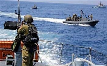 بحرية الاحتلال الاسرائيلي تستهدف الصيادين جنوب القطاع وتصادر مركبا بمعداته