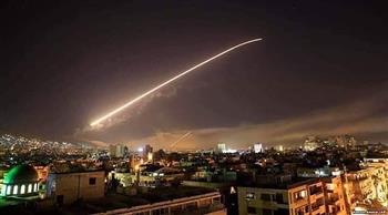 التلفزيون السوري: الدفاعات الجوية تصدت لأهداف معادية في سماء دمشق وريفها