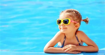 غطاء الرأس والكريمات المرطبة لحماية اطفالكم من أشعة الشمس