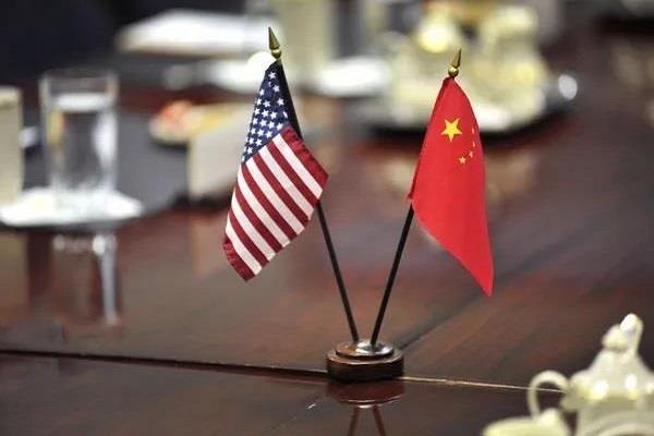 آراء خبراء الاقتصاد حول مناوشات الصين وأمريكا وتأثيرها على العالم 