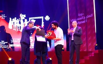 المهرجان القومي للمسرح المصري (15): محمد السوري  يفوز بجائزة أفضل مؤلف صاعد عن«بنت القمر»