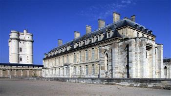 السلطات الفرنسية تمنع الروس من زيارة قلعة فينسين