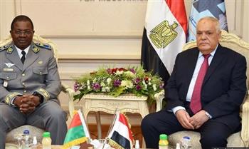 رئيس «العربية للتصنيع» يبحث مع وزير الدفاع البوركيني تعزيز التعاون