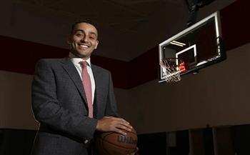 مدرب «تورنتو رابتورز» الأمريكي لكرة السلة: أتمني قيادة منتخب مصر (حوار)