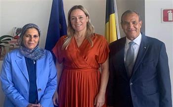 سفير مصر في بروكسل يبحث ملفات حماية المستهلك والهجرة مع وزيرة الدولة لشؤون الميزانية 