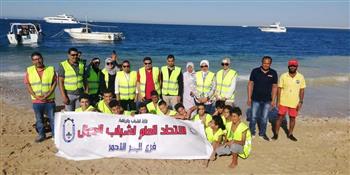 انطلاق أكبر حملة لتنظيف الشواطئ في البحر الأحمر