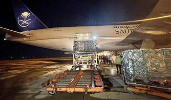 وصول الطائرة الثانية من الجسر الجوي الإغاثي السعودي إلى باكستان