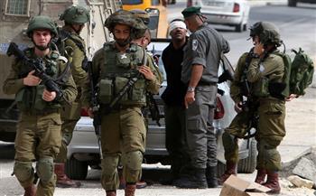 الاحتلال يعتقل 12 فلسطينيًا من الضفة