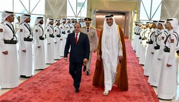 الرئيس السيسي وتميم بن حمد يستعرضان حرس الشرف في الديوان الأميري بالدوحة