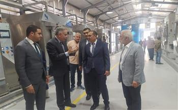 نائب محافظ بورسعيد وسفير أوزبكستان يتفقدان عددًا من المصانع 
