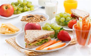 أخصائية تغذية علاجية توضح أهمية وجبة الفطور للطلاب قبل الذهاب للمدرسة